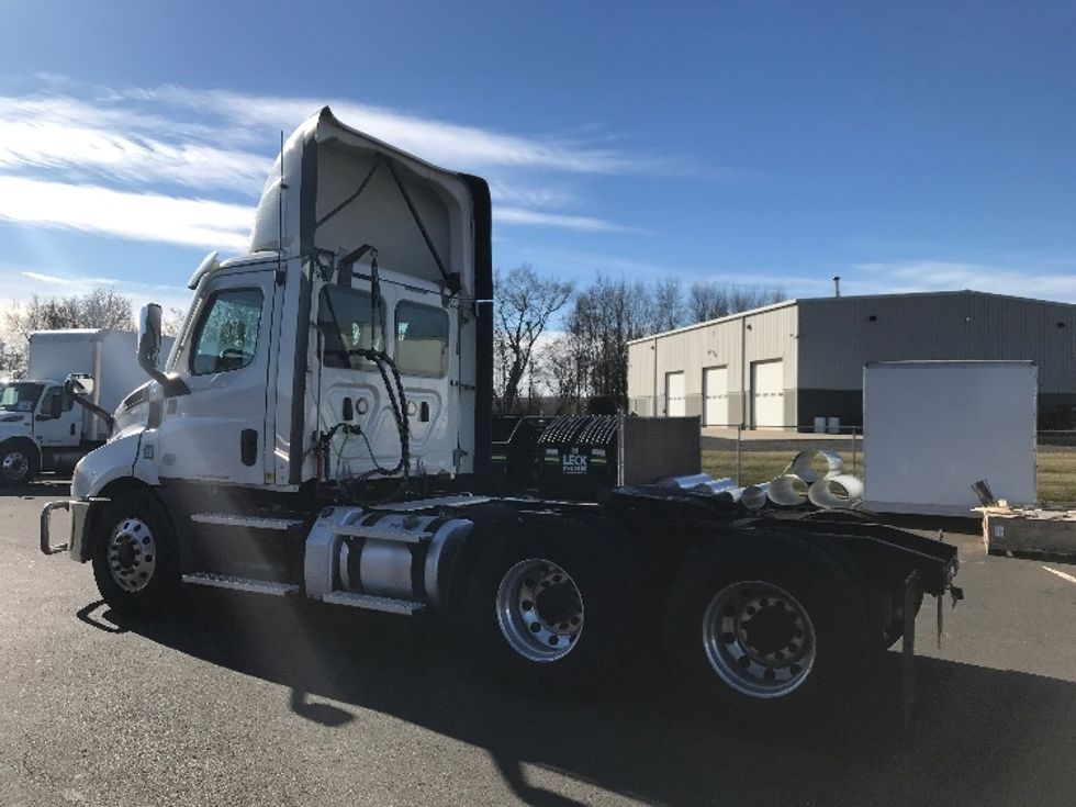 Day Cab Tractor-Heavy Duty Tractors-Freightliner-2021-T11664ST-Burlington-NJ-473,425\n\t\tmiles-$ 45,250 - Image 5