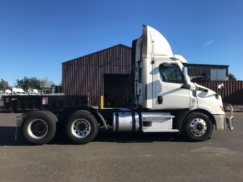 Day Cab Tractor-Heavy Duty Tractors-Freightliner-2021-T11664ST-Burlington-NJ-473,425\n\t\tmiles-$ 45,250 - Image 8