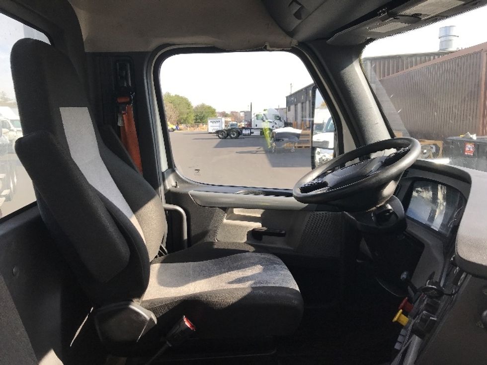 Day Cab Tractor-Heavy Duty Tractors-Freightliner-2021-T11664ST-Burlington-NJ-477,462\n\t\tmiles-$ 44,750 - Image 12