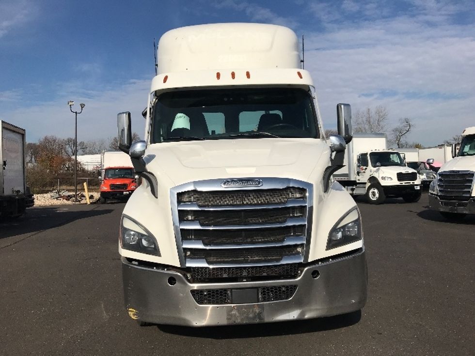 Day Cab Tractor-Heavy Duty Tractors-Freightliner-2021-T11664ST-Burlington-NJ-477,462\n\t\tmiles-$ 44,750 - Image 2