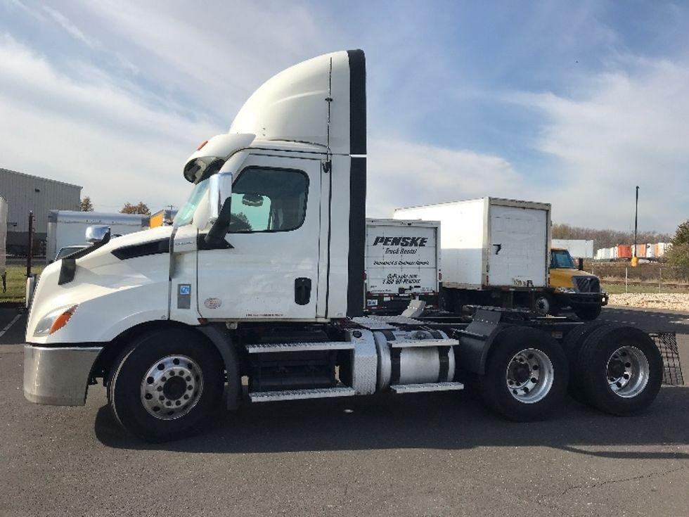 Day Cab Tractor-Heavy Duty Tractors-Freightliner-2021-T11664ST-Burlington-NJ-477,462\n\t\tmiles-$ 44,750 - Image 4