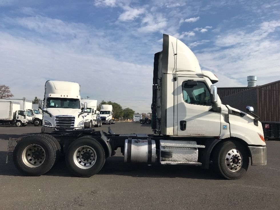 Day Cab Tractor-Heavy Duty Tractors-Freightliner-2021-T11664ST-Burlington-NJ-477,462\n\t\tmiles-$ 44,750 - Image 8