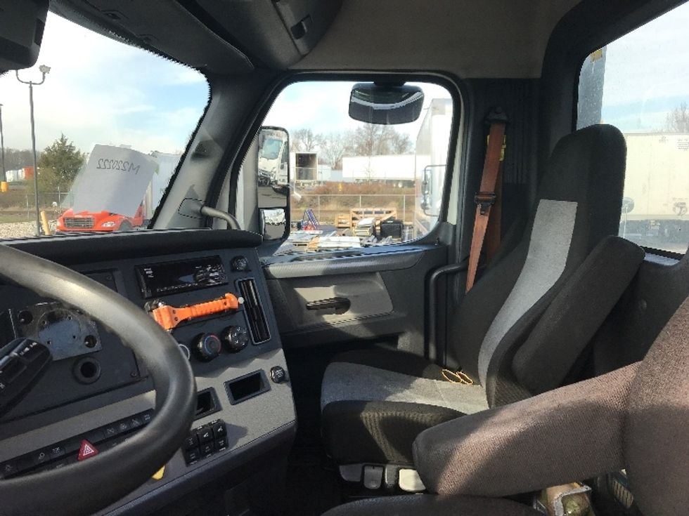 Day Cab Tractor-Heavy Duty Tractors-Freightliner-2021-T11664ST-Burlington-NJ-571,766\n\t\tmiles-$ 36,000 - Image 10