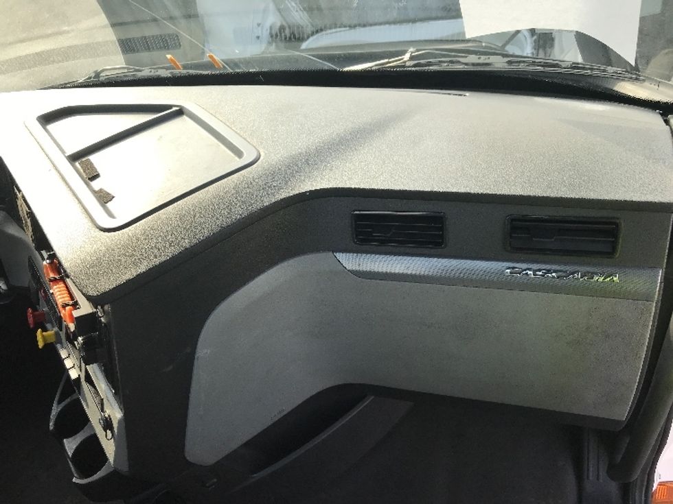 Day Cab Tractor-Heavy Duty Tractors-Freightliner-2021-T11664ST-Burlington-NJ-571,766\n\t\tmiles-$ 36,000 - Image 13