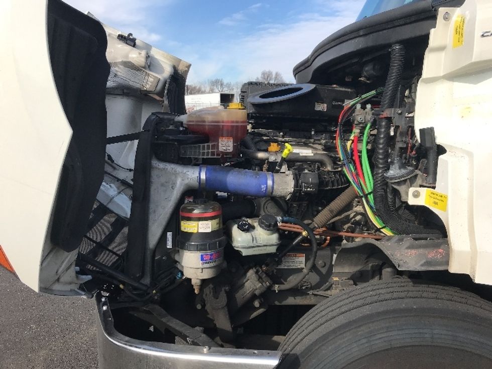 Day Cab Tractor-Heavy Duty Tractors-Freightliner-2021-T11664ST-Burlington-NJ-571,766\n\t\tmiles-$ 36,000 - Image 16