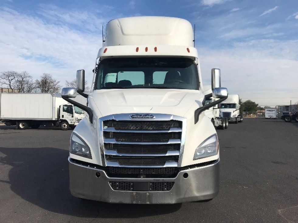 Day Cab Tractor-Heavy Duty Tractors-Freightliner-2021-T11664ST-Burlington-NJ-571,766\n\t\tmiles-$ 36,000 - Image 2