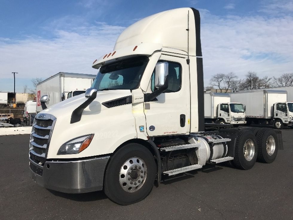 Day Cab Tractor-Heavy Duty Tractors-Freightliner-2021-T11664ST-Burlington-NJ-571,766\n\t\tmiles-$ 36,000 - Image 3