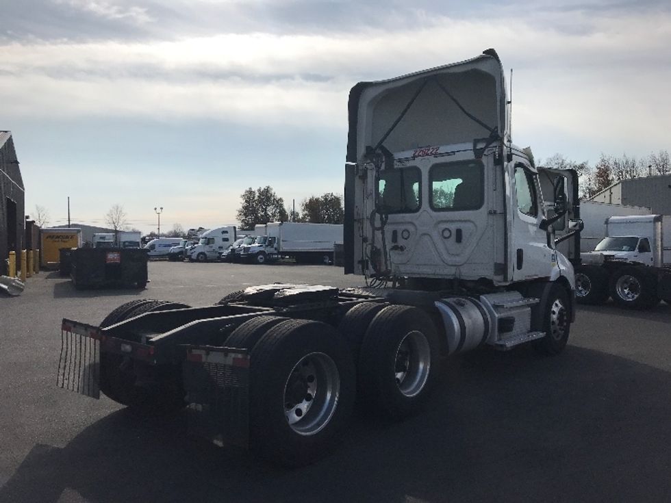 Day Cab Tractor-Heavy Duty Tractors-Freightliner-2021-T11664ST-Burlington-NJ-571,766\n\t\tmiles-$ 36,000 - Image 7