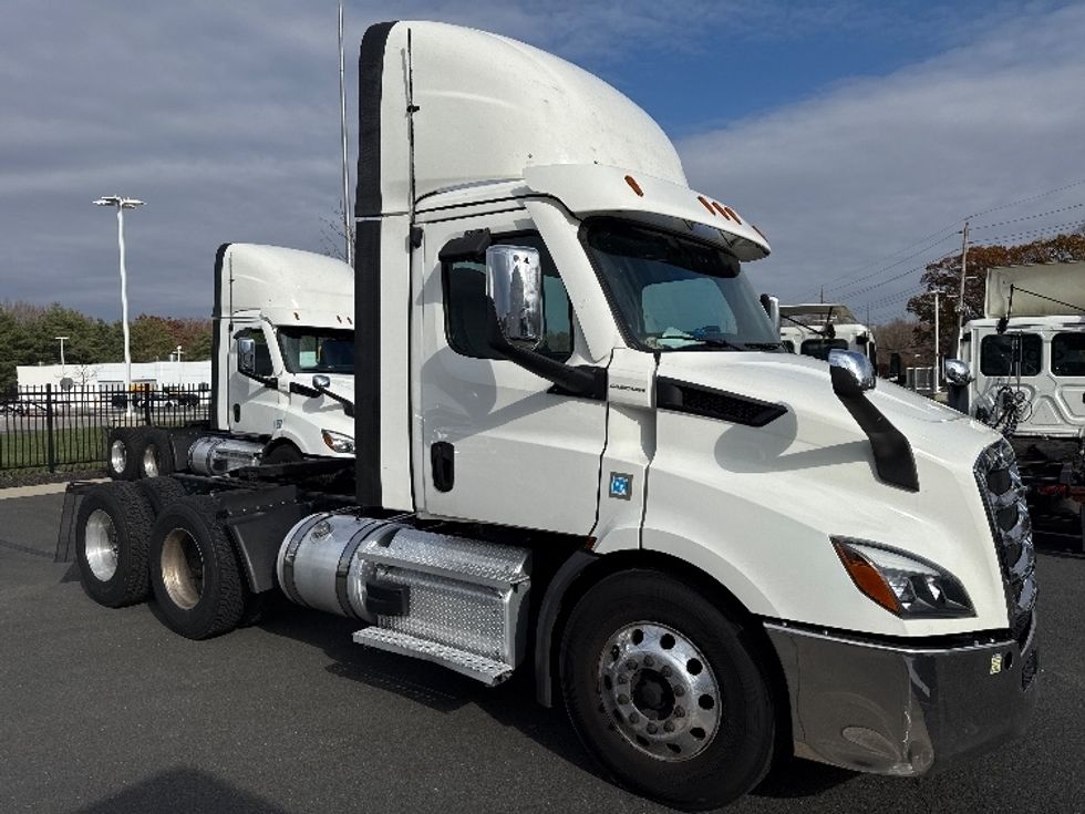 Day Cab Tractor-Heavy Duty Tractors-Freightliner-2021-T11664ST-Cairo-GA-257,466\n\t\tmiles-$ 67,250 - Image 1