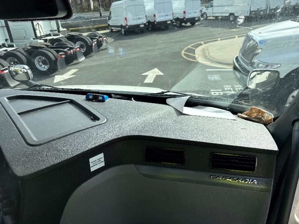 Day Cab Tractor-Heavy Duty Tractors-Freightliner-2021-T11664ST-Cairo-GA-257,466\n\t\tmiles-$ 67,250 - Image 13