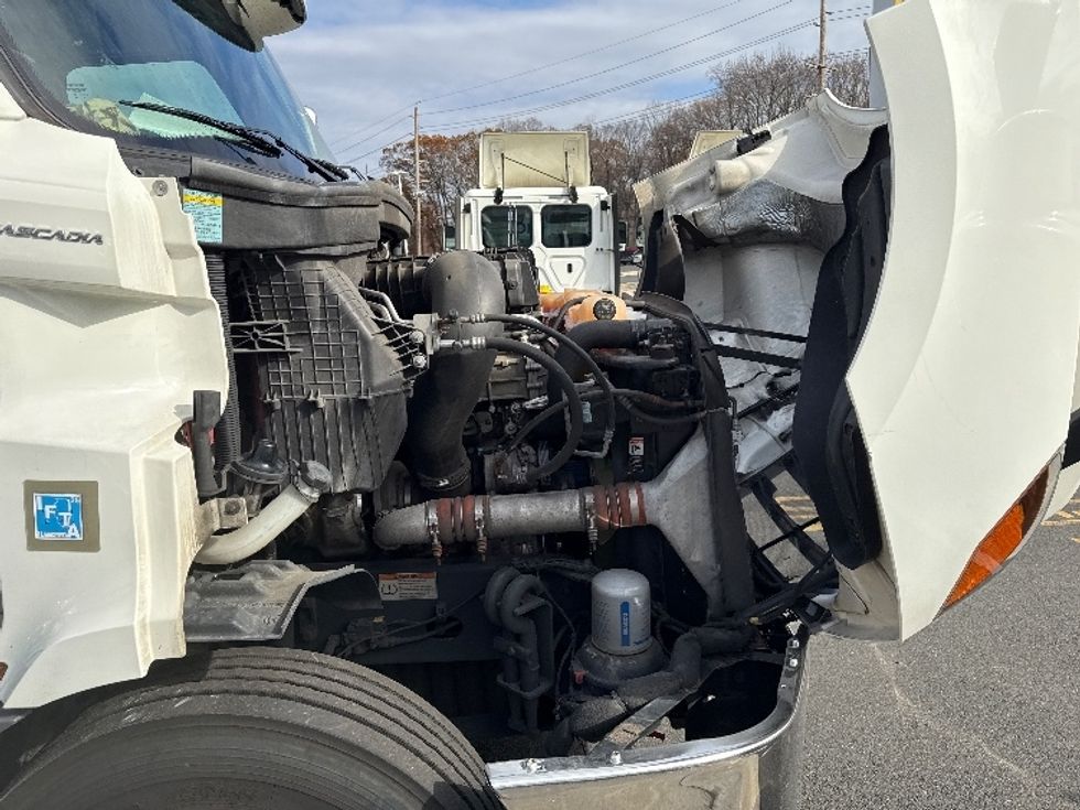 Day Cab Tractor-Heavy Duty Tractors-Freightliner-2021-T11664ST-Cairo-GA-257,466\n\t\tmiles-$ 67,250 - Image 15