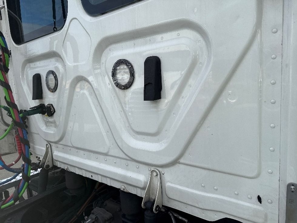 Day Cab Tractor-Heavy Duty Tractors-Freightliner-2021-T11664ST-Cairo-GA-257,466\n\t\tmiles-$ 67,250 - Image 18