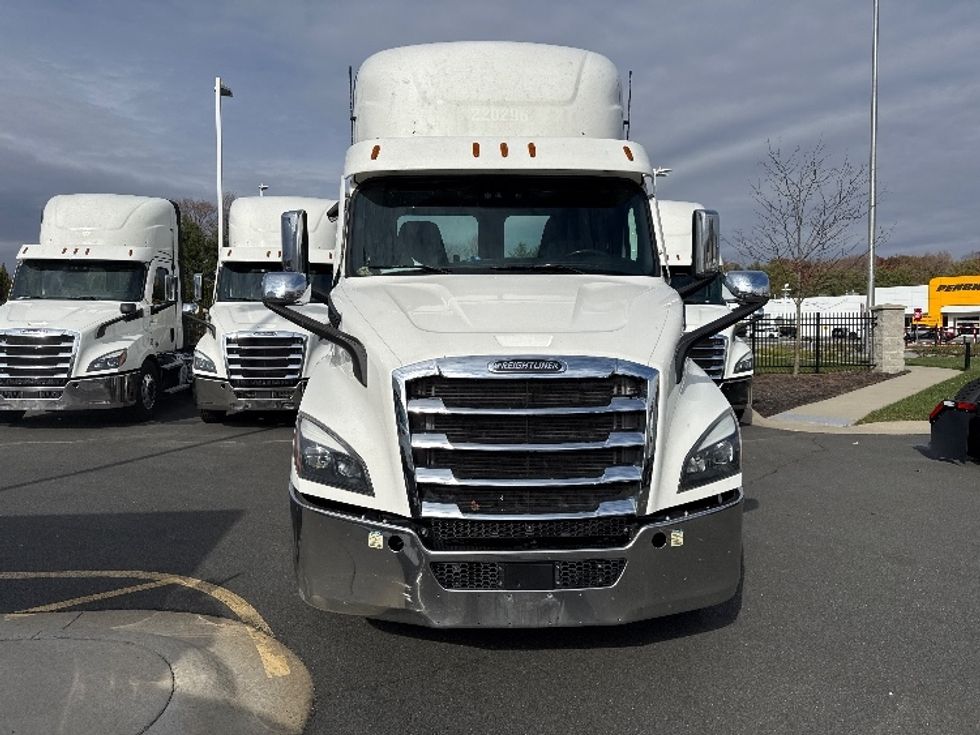 Day Cab Tractor-Heavy Duty Tractors-Freightliner-2021-T11664ST-Cairo-GA-257,466\n\t\tmiles-$ 67,250 - Image 2