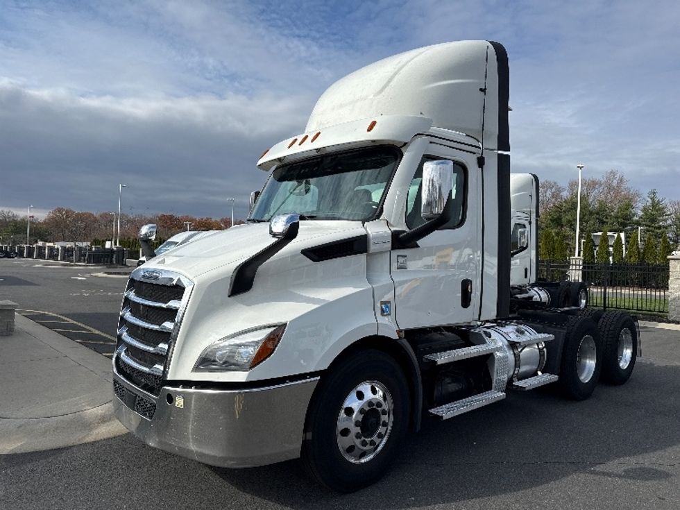 Day Cab Tractor-Heavy Duty Tractors-Freightliner-2021-T11664ST-Cairo-GA-257,466\n\t\tmiles-$ 67,250 - Image 3