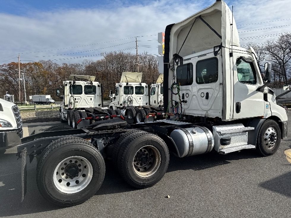 Day Cab Tractor-Heavy Duty Tractors-Freightliner-2021-T11664ST-Cairo-GA-257,466\n\t\tmiles-$ 67,250 - Image 7