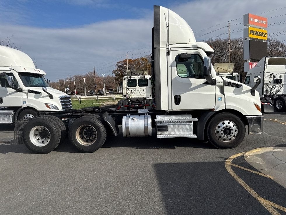 Day Cab Tractor-Heavy Duty Tractors-Freightliner-2021-T11664ST-Cairo-GA-257,466\n\t\tmiles-$ 67,250 - Image 8