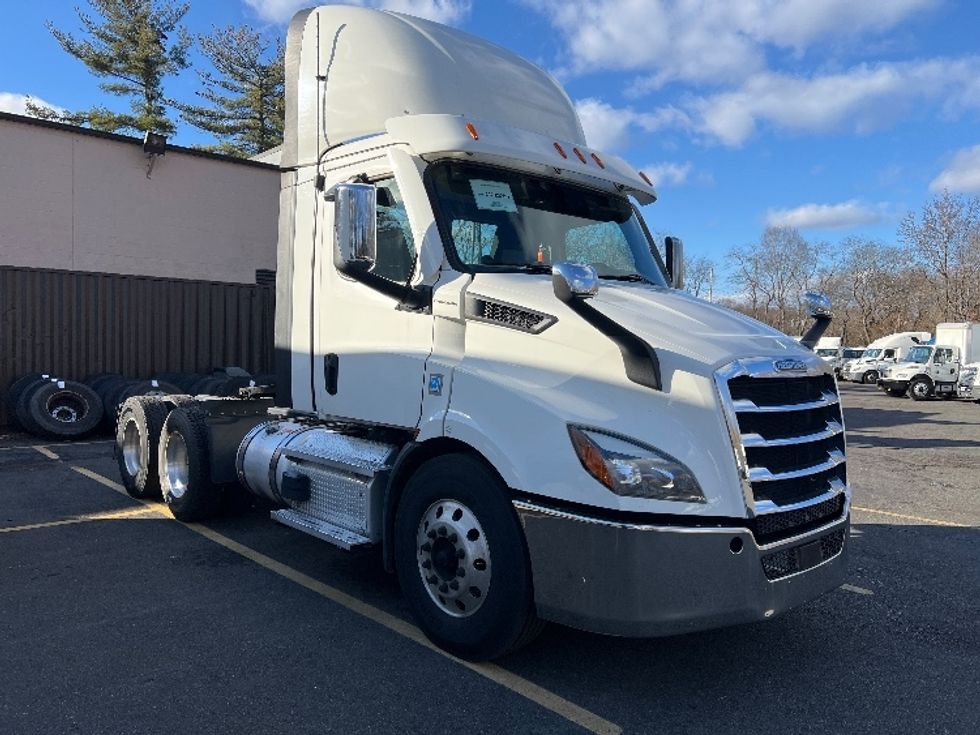 Day Cab Tractor-Heavy Duty Tractors-Freightliner-2021-T11664ST-Cairo-GA-263,794\n\t\tmiles-$ 67,000 - Image 1