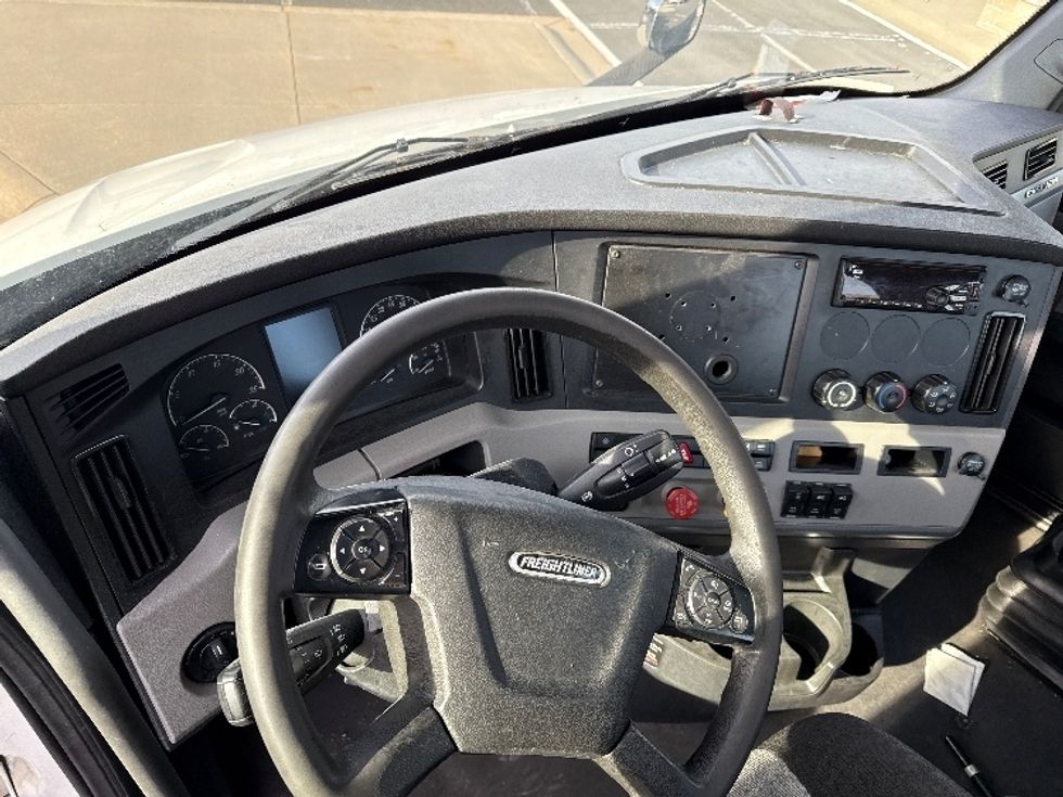 Day Cab Tractor-Heavy Duty Tractors-Freightliner-2021-T11664ST-Cairo-GA-263,794\n\t\tmiles-$ 67,000 - Image 10