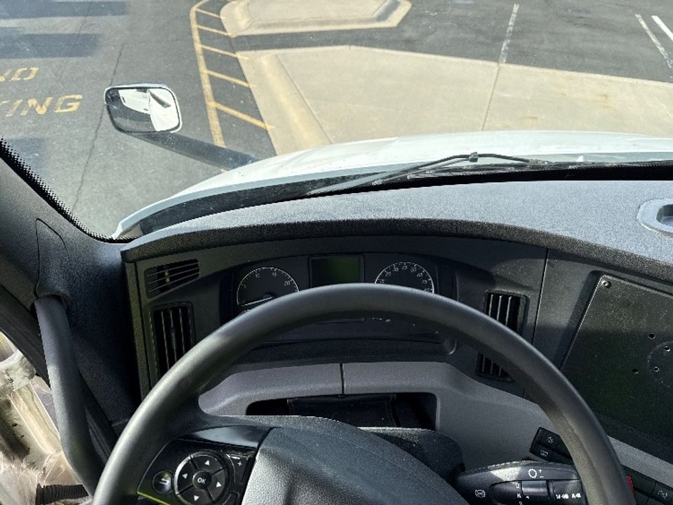 Day Cab Tractor-Heavy Duty Tractors-Freightliner-2021-T11664ST-Cairo-GA-263,794\n\t\tmiles-$ 67,000 - Image 11