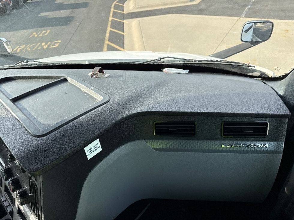 Day Cab Tractor-Heavy Duty Tractors-Freightliner-2021-T11664ST-Cairo-GA-263,794\n\t\tmiles-$ 67,000 - Image 13