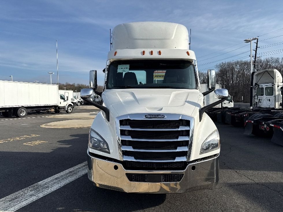 Day Cab Tractor-Heavy Duty Tractors-Freightliner-2021-T11664ST-Cairo-GA-263,794\n\t\tmiles-$ 67,000 - Image 2
