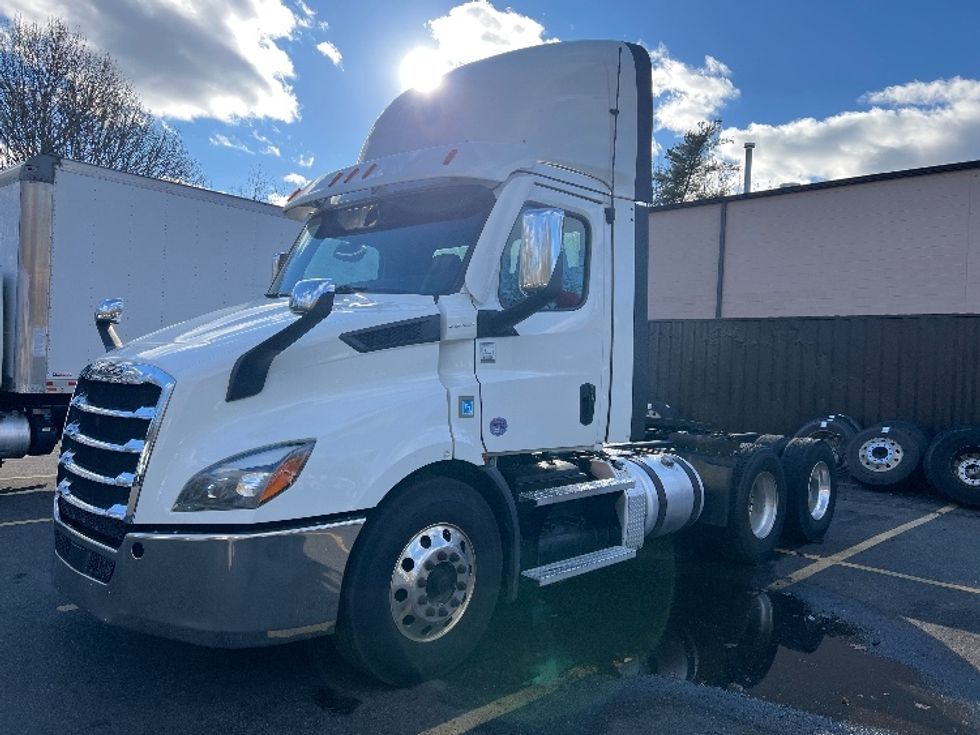Day Cab Tractor-Heavy Duty Tractors-Freightliner-2021-T11664ST-Cairo-GA-263,794\n\t\tmiles-$ 67,000 - Image 3