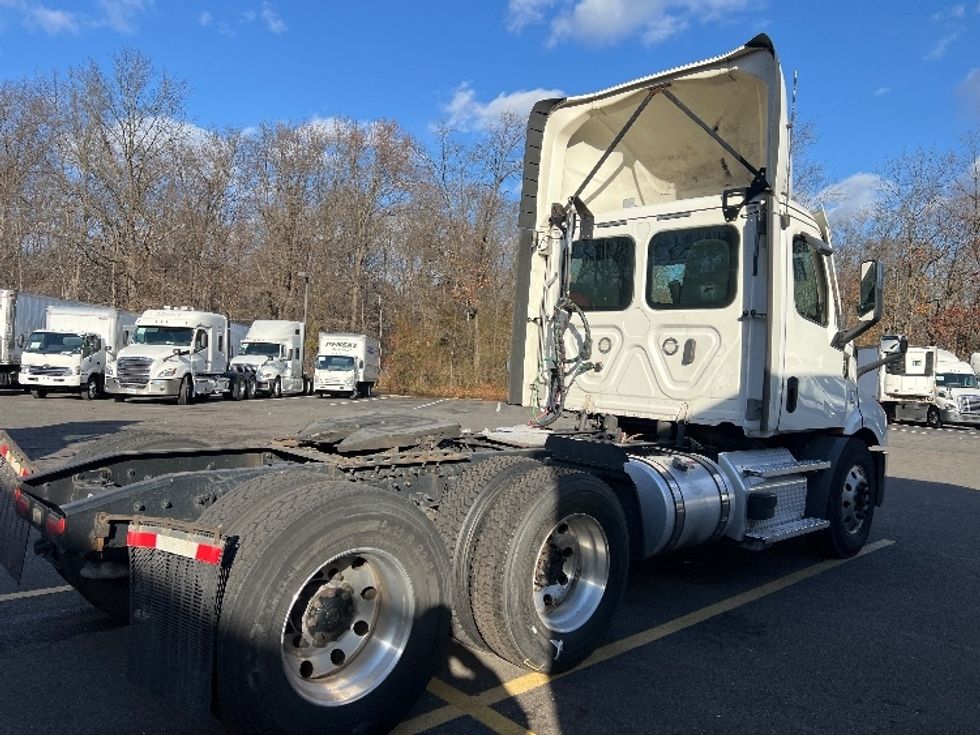 Day Cab Tractor-Heavy Duty Tractors-Freightliner-2021-T11664ST-Cairo-GA-263,794\n\t\tmiles-$ 67,000 - Image 7