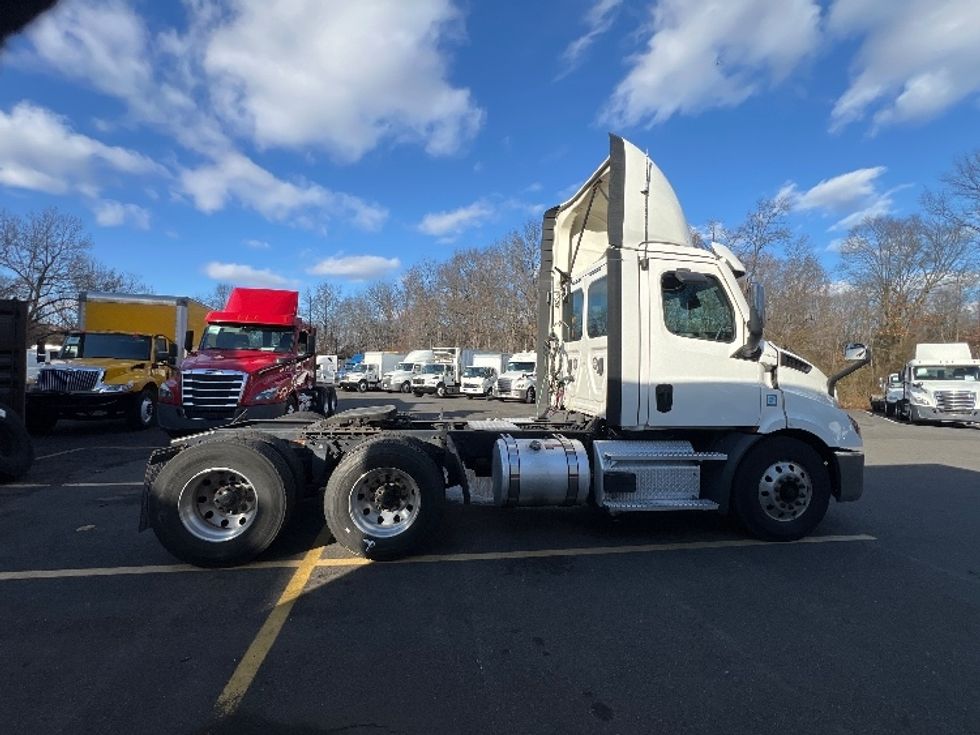 Day Cab Tractor-Heavy Duty Tractors-Freightliner-2021-T11664ST-Cairo-GA-263,794\n\t\tmiles-$ 67,000 - Image 8