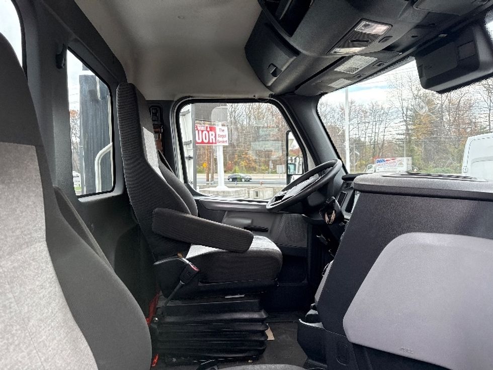 Day Cab Tractor-Heavy Duty Tractors-Freightliner-2021-T11664ST-Cairo-GA-270,302\n\t\tmiles-$ 66,500 - Image 14