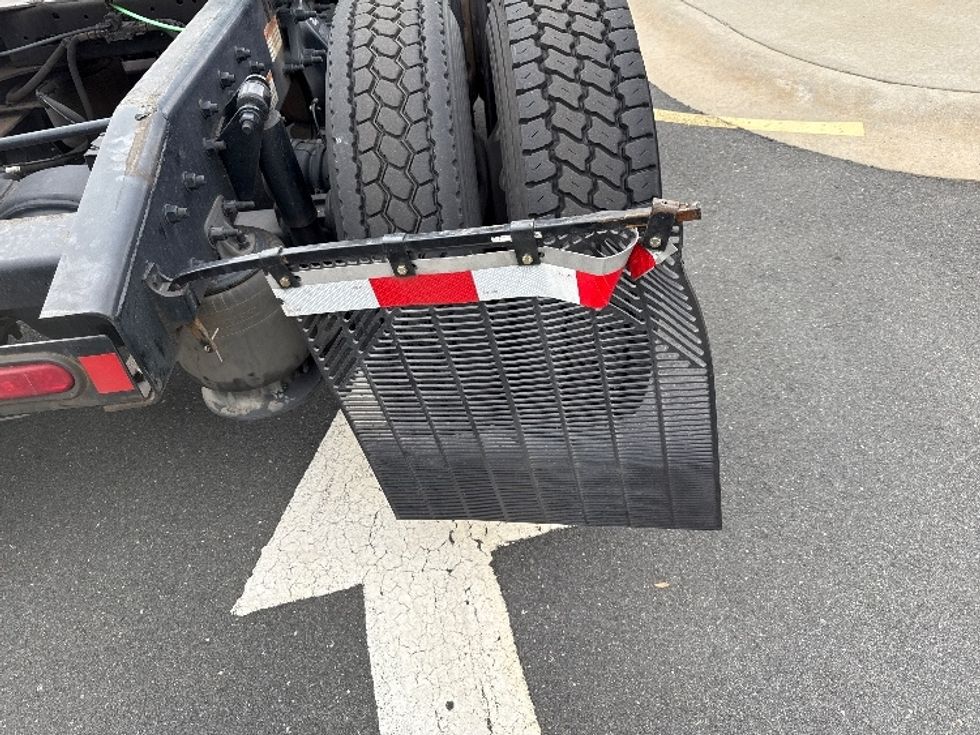 Day Cab Tractor-Heavy Duty Tractors-Freightliner-2021-T11664ST-Cairo-GA-270,302\n\t\tmiles-$ 66,500 - Image 17