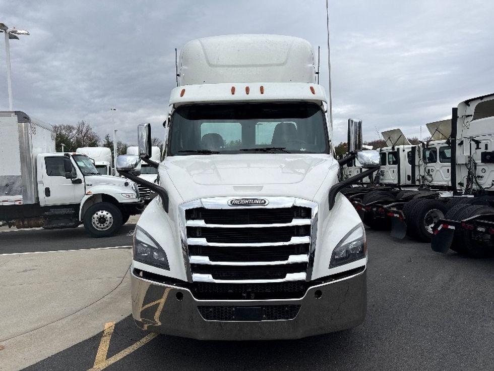 Day Cab Tractor-Heavy Duty Tractors-Freightliner-2021-T11664ST-Cairo-GA-270,302\n\t\tmiles-$ 66,500 - Image 2