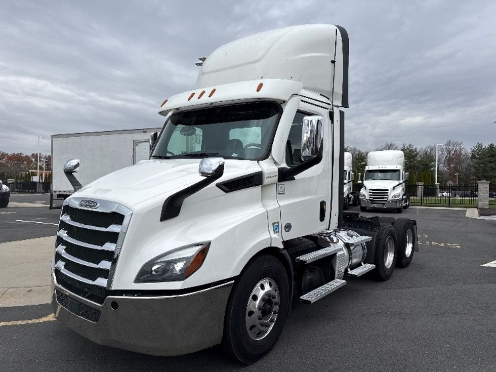 Day Cab Tractor-Heavy Duty Tractors-Freightliner-2021-T11664ST-Cairo-GA-270,302\n\t\tmiles-$ 66,500 - Image 3