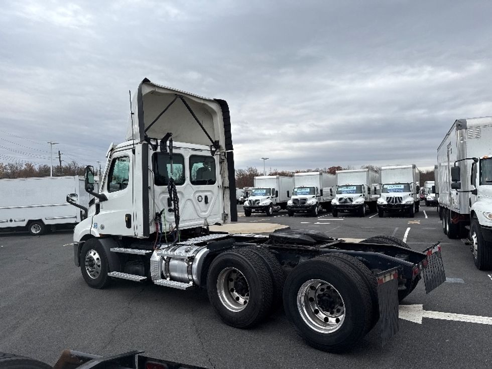 Day Cab Tractor-Heavy Duty Tractors-Freightliner-2021-T11664ST-Cairo-GA-270,302\n\t\tmiles-$ 66,500 - Image 5