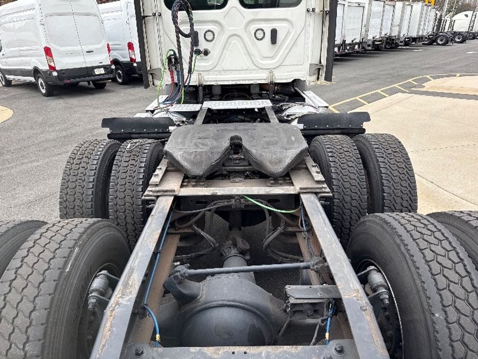 Day Cab Tractor-Heavy Duty Tractors-Freightliner-2021-T11664ST-Cairo-GA-270,302\n\t\tmiles-$ 66,500 - Image 6