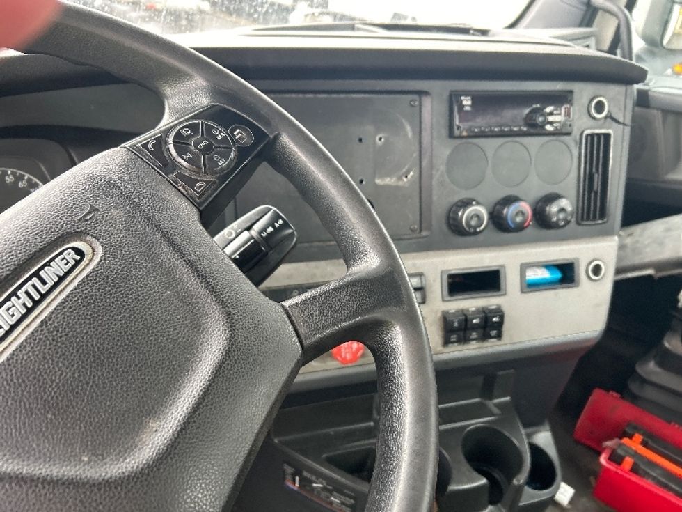 Day Cab Tractor-Heavy Duty Tractors-Freightliner-2021-T11664ST-Chicopee-MA-337,676\n\t\tmiles-$ 52,250 - Image 11