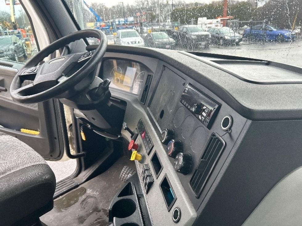 Day Cab Tractor-Heavy Duty Tractors-Freightliner-2021-T11664ST-Chicopee-MA-337,676\n\t\tmiles-$ 52,250 - Image 14