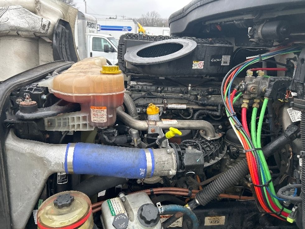 Day Cab Tractor-Heavy Duty Tractors-Freightliner-2021-T11664ST-Chicopee-MA-337,676\n\t\tmiles-$ 52,250 - Image 16