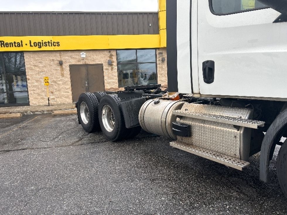 Day Cab Tractor-Heavy Duty Tractors-Freightliner-2021-T11664ST-Chicopee-MA-337,676\n\t\tmiles-$ 52,250 - Image 20