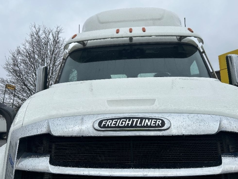 Day Cab Tractor-Heavy Duty Tractors-Freightliner-2021-T11664ST-Chicopee-MA-337,676\n\t\tmiles-$ 52,250 - Image 21