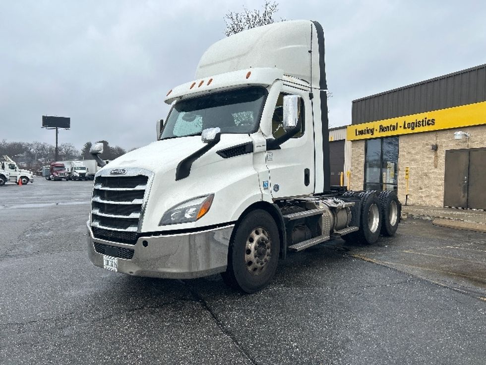 Day Cab Tractor-Heavy Duty Tractors-Freightliner-2021-T11664ST-Chicopee-MA-342,268\n\t\tmiles-$ 57,500 - Image 3