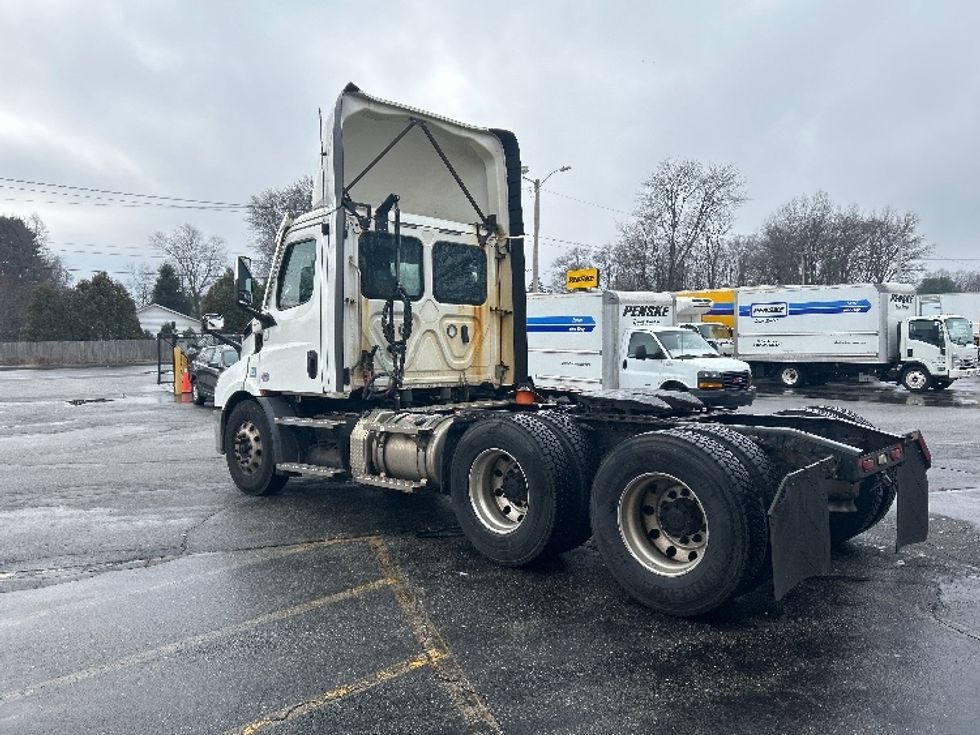 Day Cab Tractor-Heavy Duty Tractors-Freightliner-2021-T11664ST-Chicopee-MA-342,268\n\t\tmiles-$ 57,500 - Image 5
