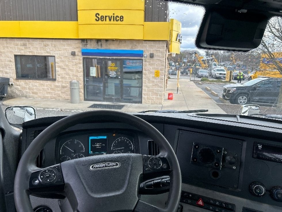 Day Cab Tractor-Heavy Duty Tractors-Freightliner-2021-T11664ST-Chicopee-MA-380,423\n\t\tmiles-$ 51,000 - Image 11