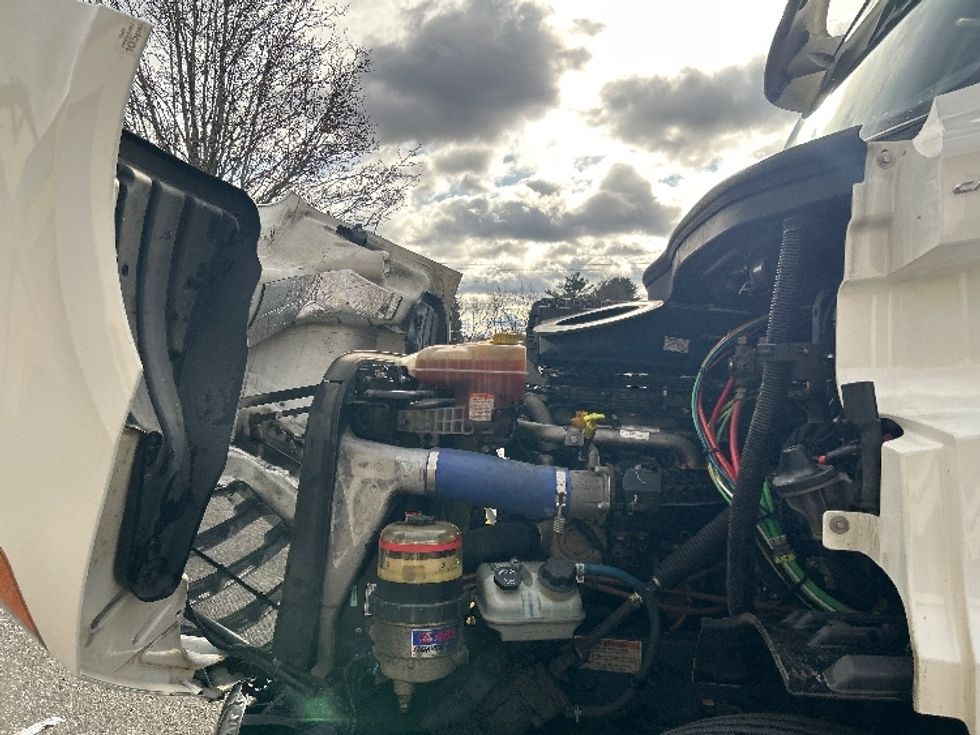 Day Cab Tractor-Heavy Duty Tractors-Freightliner-2021-T11664ST-Chicopee-MA-380,423\n\t\tmiles-$ 51,000 - Image 16