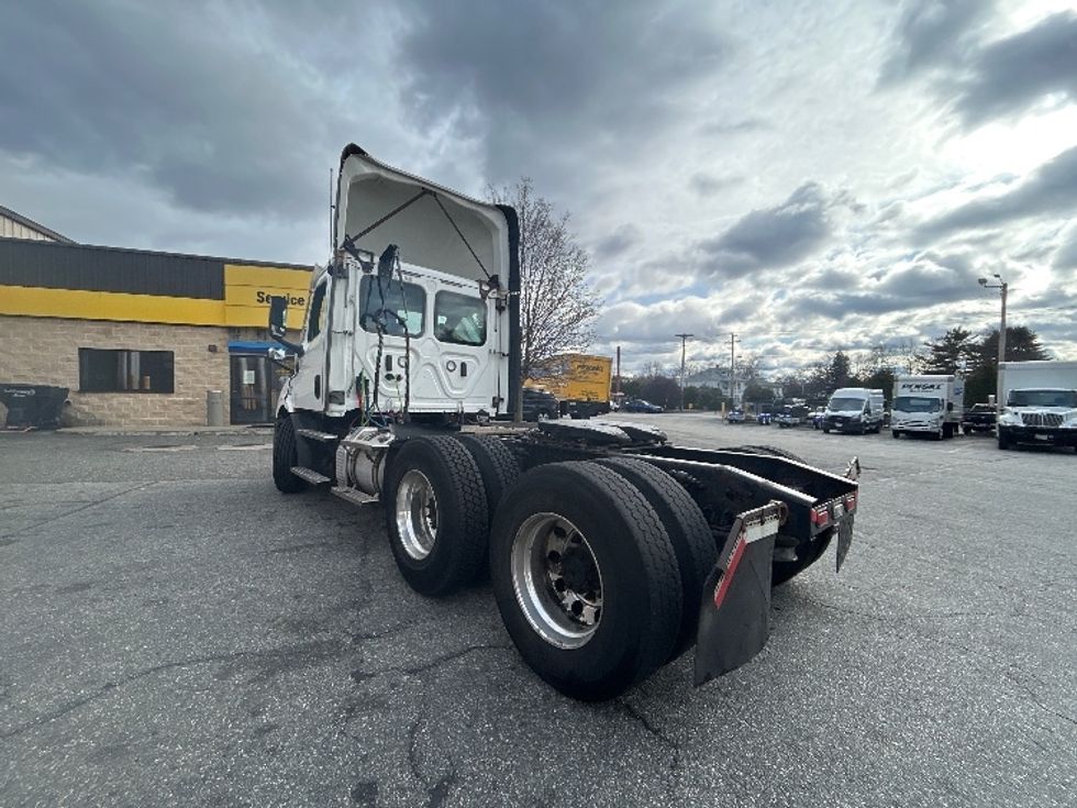 Day Cab Tractor-Heavy Duty Tractors-Freightliner-2021-T11664ST-Chicopee-MA-380,423\n\t\tmiles-$ 51,000 - Image 5