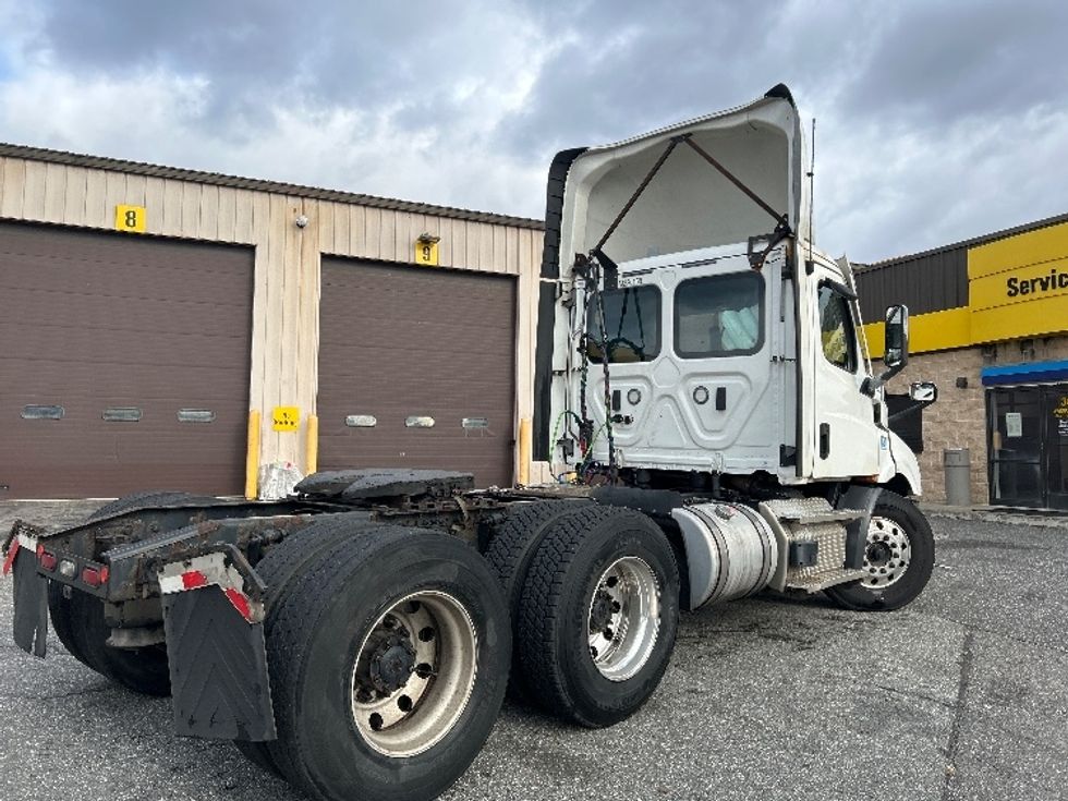 Day Cab Tractor-Heavy Duty Tractors-Freightliner-2021-T11664ST-Chicopee-MA-380,423\n\t\tmiles-$ 51,000 - Image 7