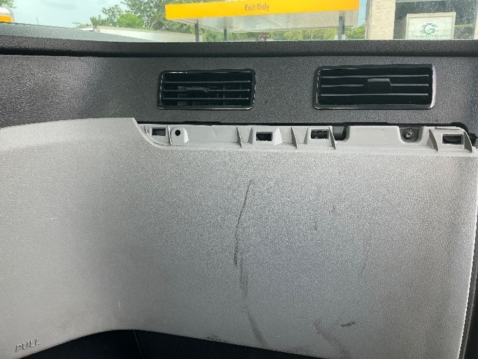 Day Cab Tractor-Heavy Duty Tractors-Freightliner-2021-T11664ST-Chicopee-MA-574,670\n\t\tmiles-$ 36,750 - Image 13