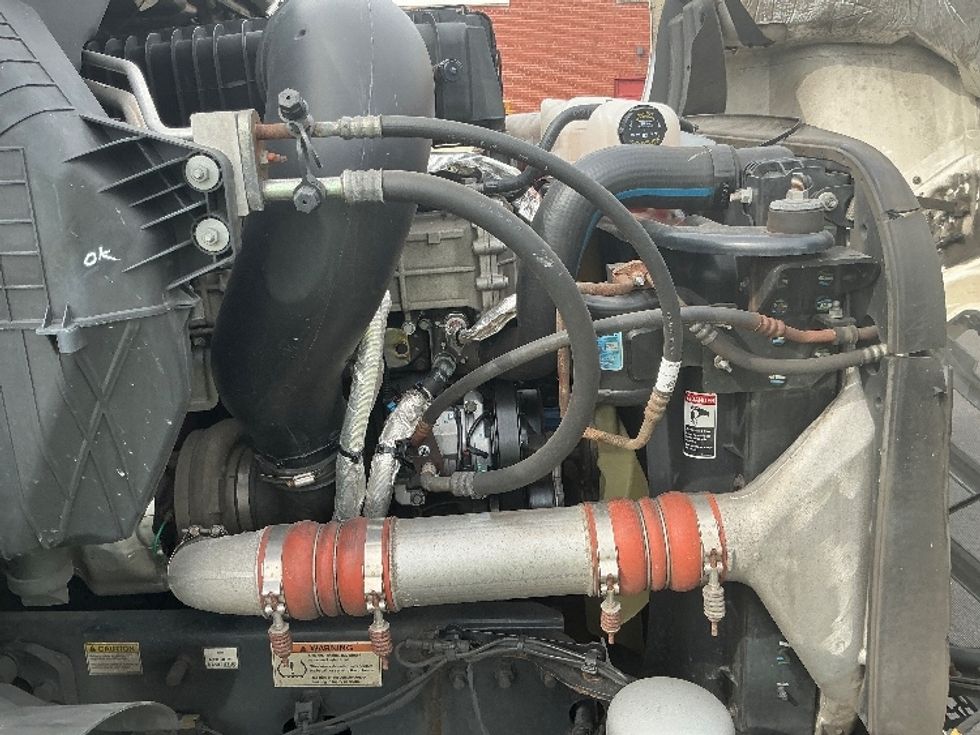 Day Cab Tractor-Heavy Duty Tractors-Freightliner-2021-T11664ST-Chicopee-MA-598,323\n\t\tmiles-$ 32,000 - Image 15