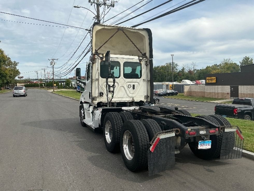 Day Cab Tractor-Heavy Duty Tractors-Freightliner-2021-T11664ST-Chicopee-MA-598,323\n\t\tmiles-$ 32,000 - Image 5