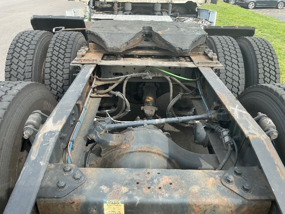 Day Cab Tractor-Heavy Duty Tractors-Freightliner-2021-T11664ST-Chicopee-MA-598,323\n\t\tmiles-$ 32,000 - Image 6