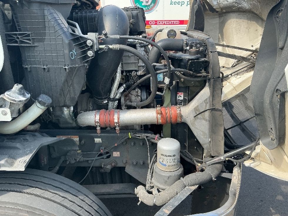 Day Cab Tractor-Heavy Duty Tractors-Freightliner-2021-T11664ST-Chicopee-MA-610,395\n\t\tmiles-$ 28,000 - Image 15